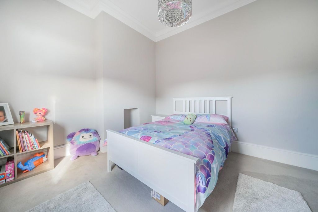 Additional image 10 of 3 bed flat for saleGrove Road, Windsor SL4