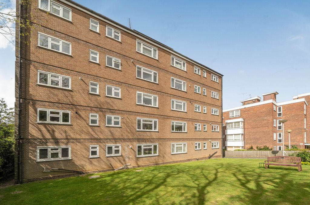 Additional image 10 of 2 bed flat for saleCranfield Court, Sunset Avenue, Woodford Green IG8