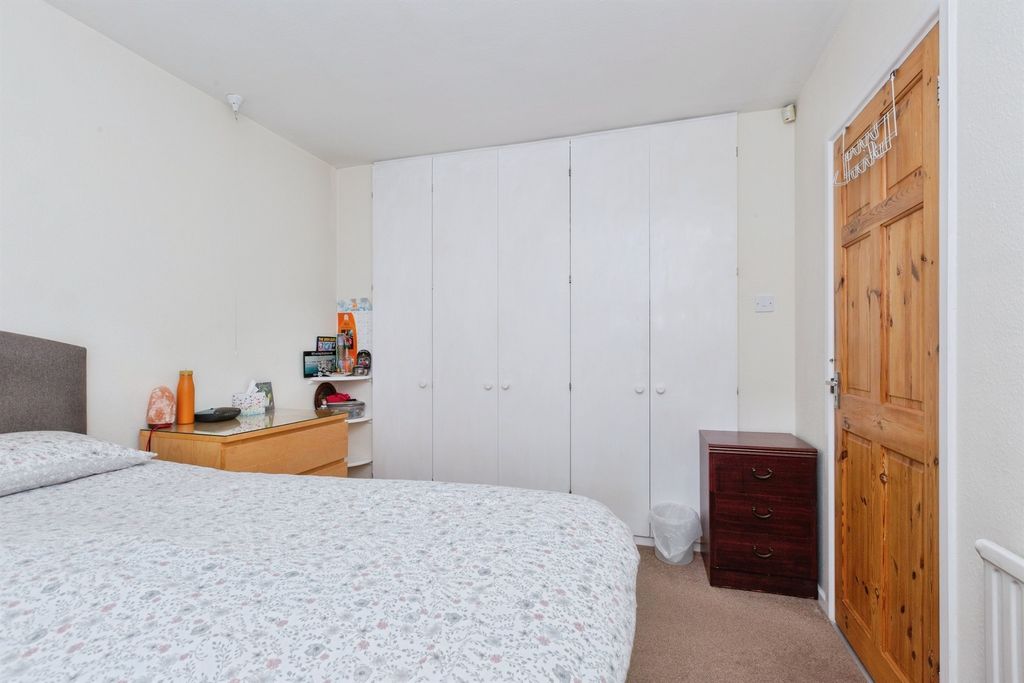 Additional image 11 of 3 bed semi-detached house for saleBarnet Close, Oadby, Leicester LE2