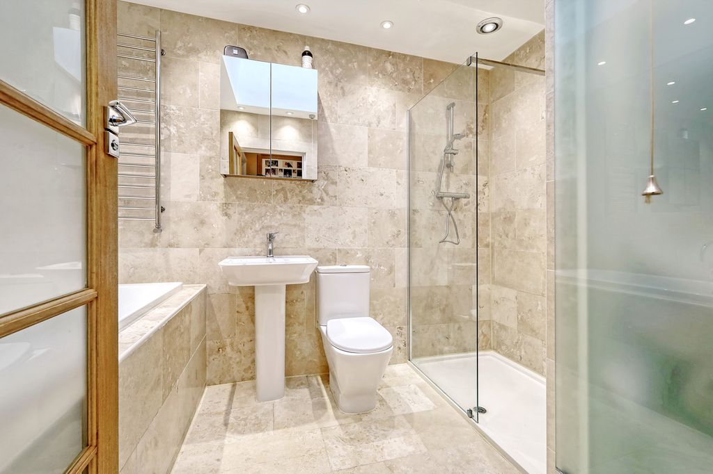 Additional image 15 of 5 bed bungalow for saleHighcliffe Drive, Wickford SS12