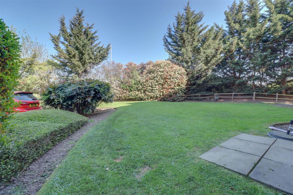 Additional image 12 of 2 bed flat for saleBrowning Drive, Wickford SS12