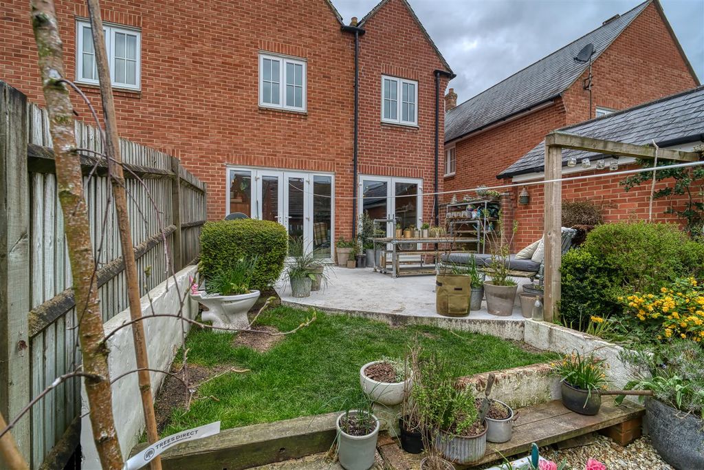 Additional image 10 of 3 bed semi-detached house for saleBayfields, Gillingham SP8