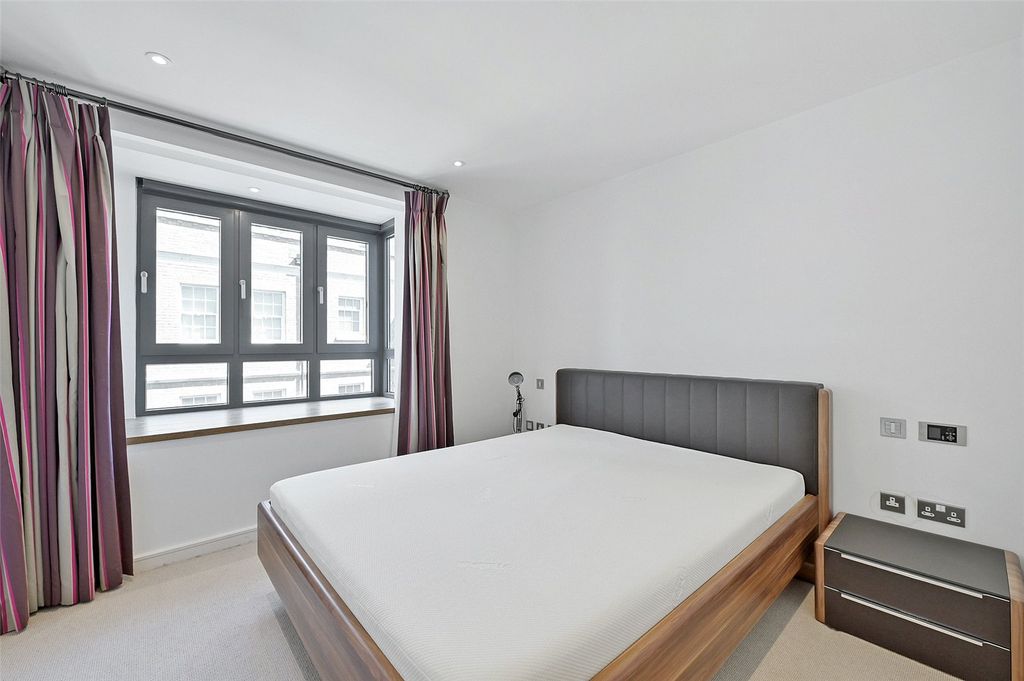 Additional image 9 of 2 bed flat for saleFarm Yard, Windsor, Berkshire SL4