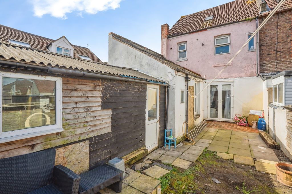 Additional image 5 of 2 bed property for saleGladys Avenue, Portsmouth, Hampshire PO2