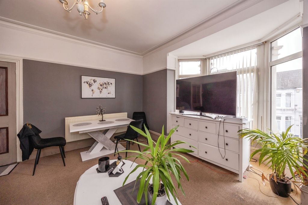 Additional image 2 of 2 bed flat for saleNorth End Avenue, Portsmouth PO2