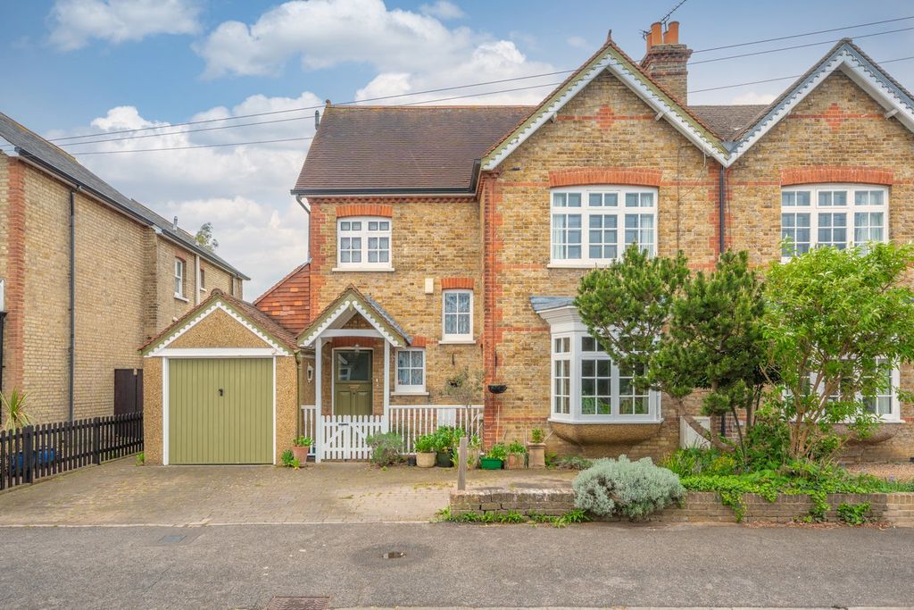 Additional image 22 of 4 bed semi-detached house for saleParkland Grove, Ashford TW15