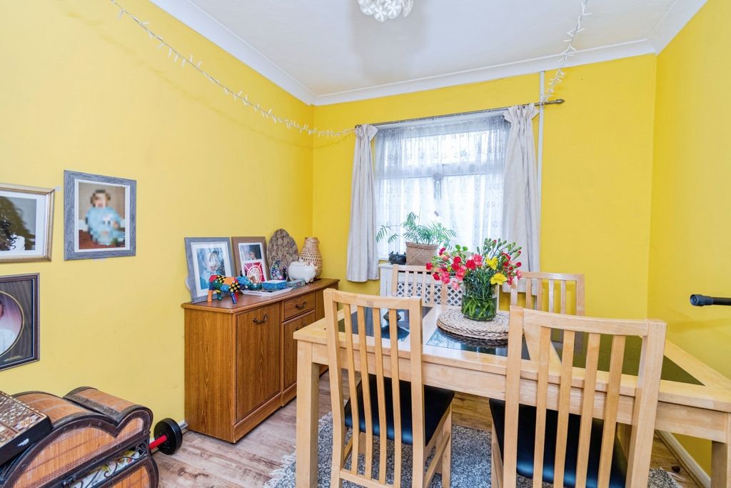 Additional image 3 of 3 bed terraced house for saleWhitehouse Gardens, Regents Park, Southampton, Hampshire SO15
