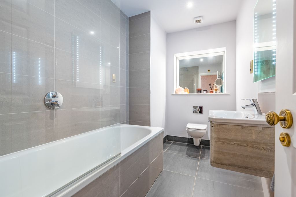 Additional image 30 of 4 bed semi-detached house for saleHeron Lodge, London Road, Worcester WR5