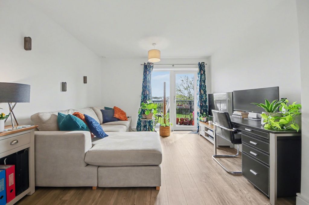 1 bed flat for saleMeridian Way, Northam SO14 photo 3