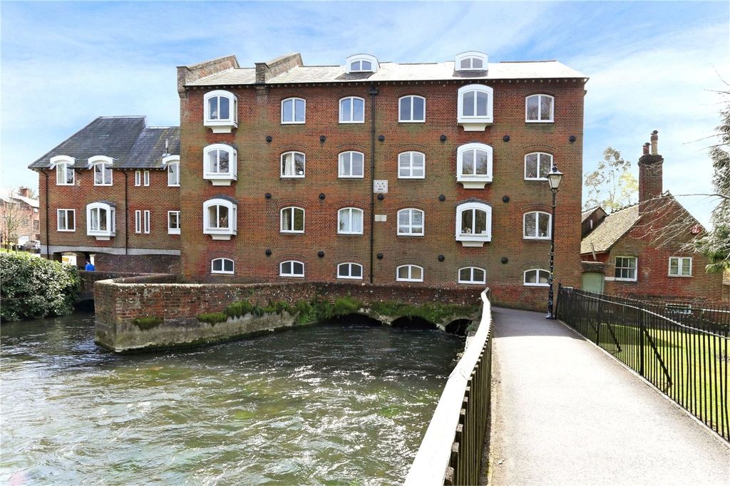 2 bed flat for saleWharf Hill, Winchester, Hampshire SO23