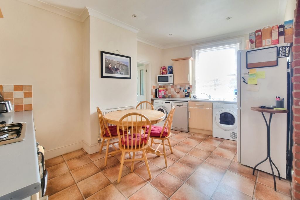 Additional image 5 of 2 bed flat for salePortsmouth, Hampshire PO1