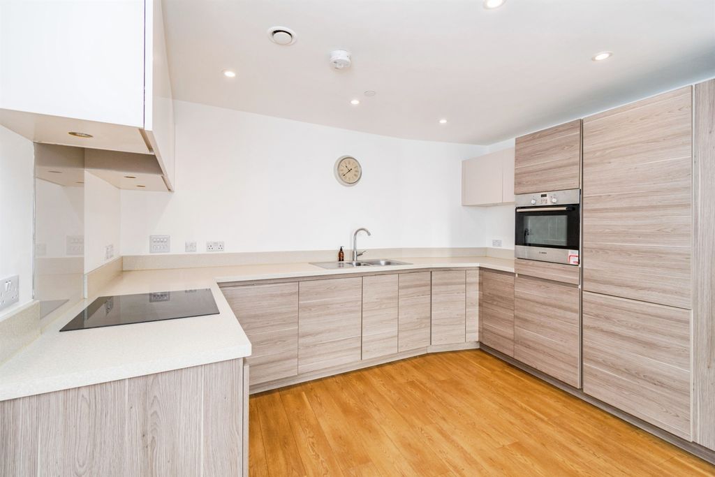 Additional image 3 of 2 bed flat for saleCentenary Plaza, Southampton SO19