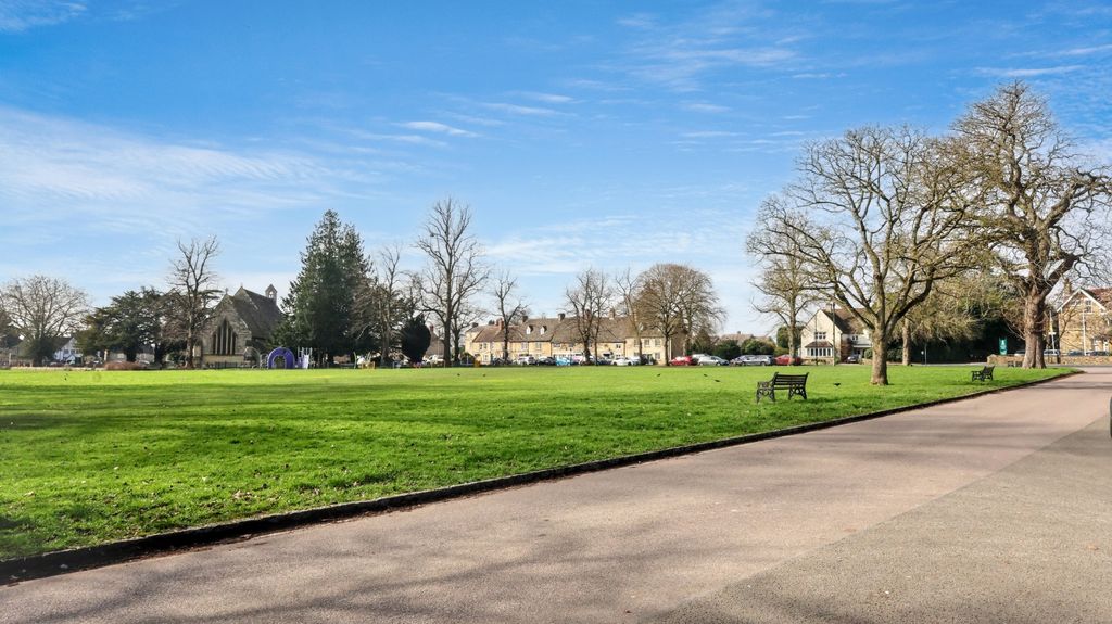 Additional image 16 of 2 bed flat for saleFlat 1 Chichester House, 45A Woodgreen, Witney OX28