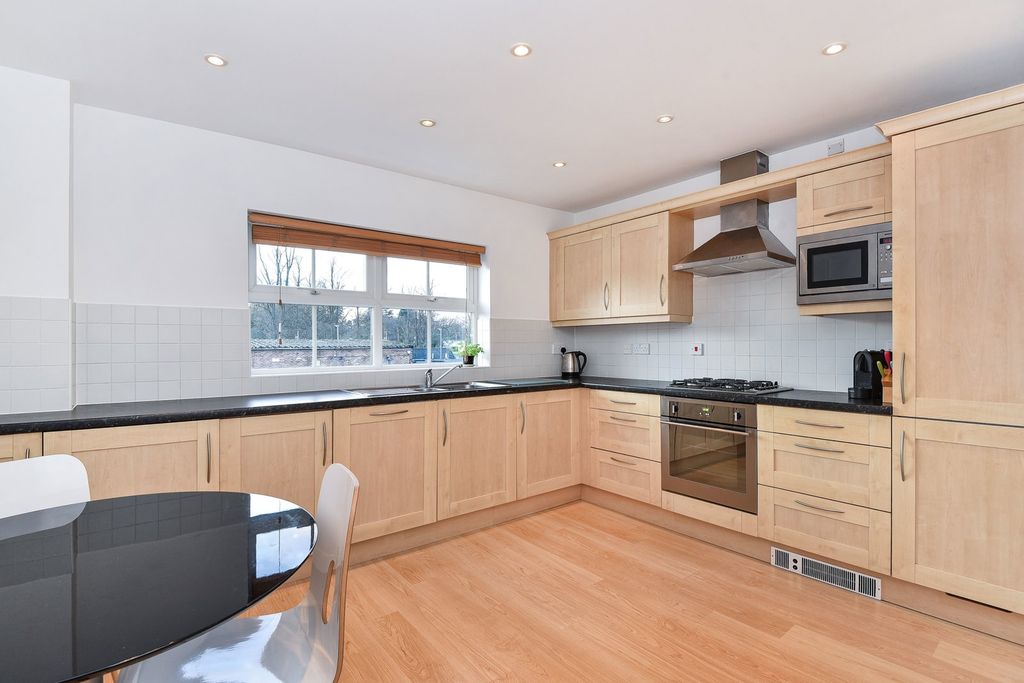 Additional image 3 of 2 bed flat for saleSt. Francis Close, Crowthorne, Berkshire RG45