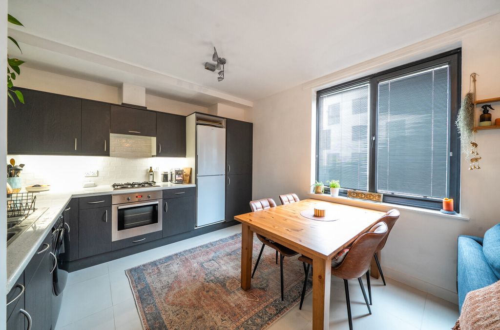 Additional image 5 of 1 bed flat for saleGreensted Court, Godstone Road, Whyteleafe CR3
