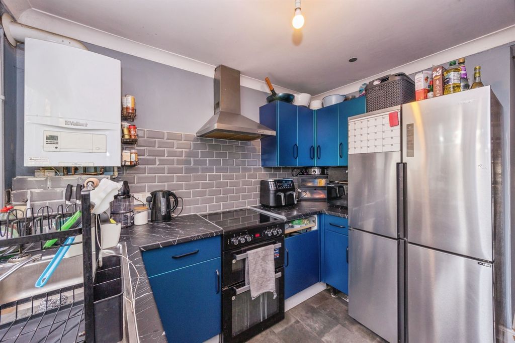 Additional image 3 of 3 bed flat for saleFratton Road, Portsmouth PO1