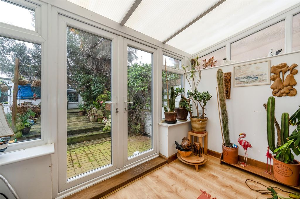 Additional image 14 of 3 bed property for saleNorthern Parade, Portsmouth PO2