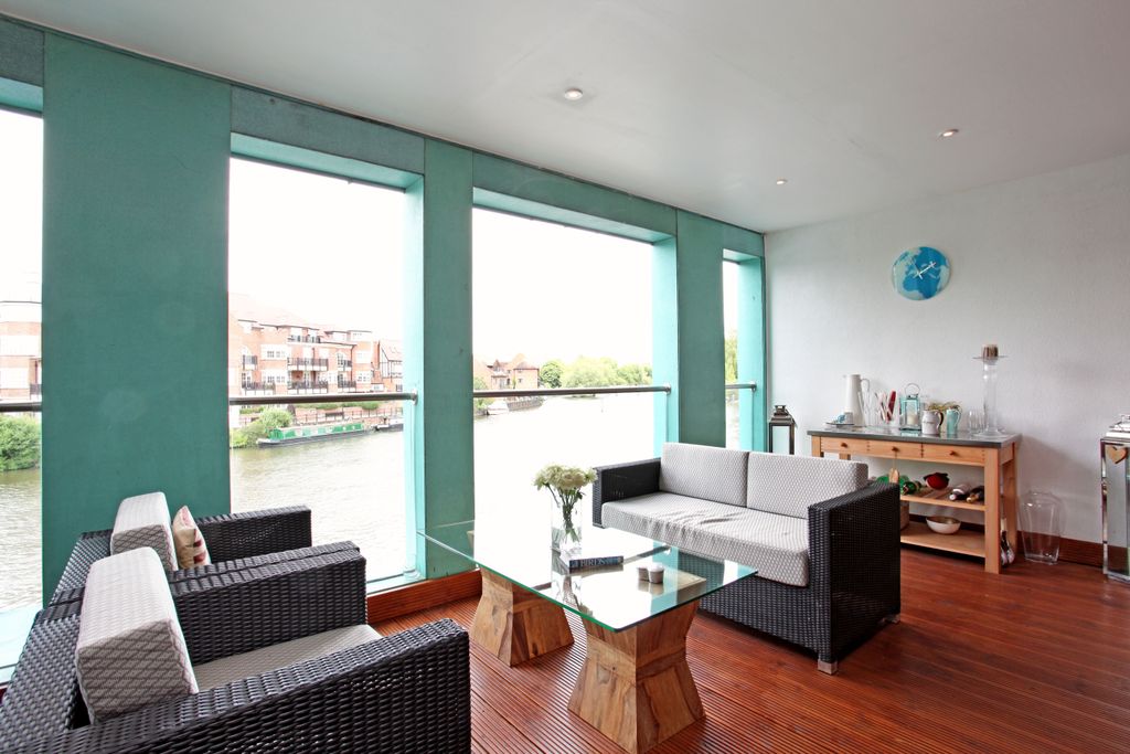 Additional image 10 of 2 bed flat for saleFarm Yard, Windsor SL4