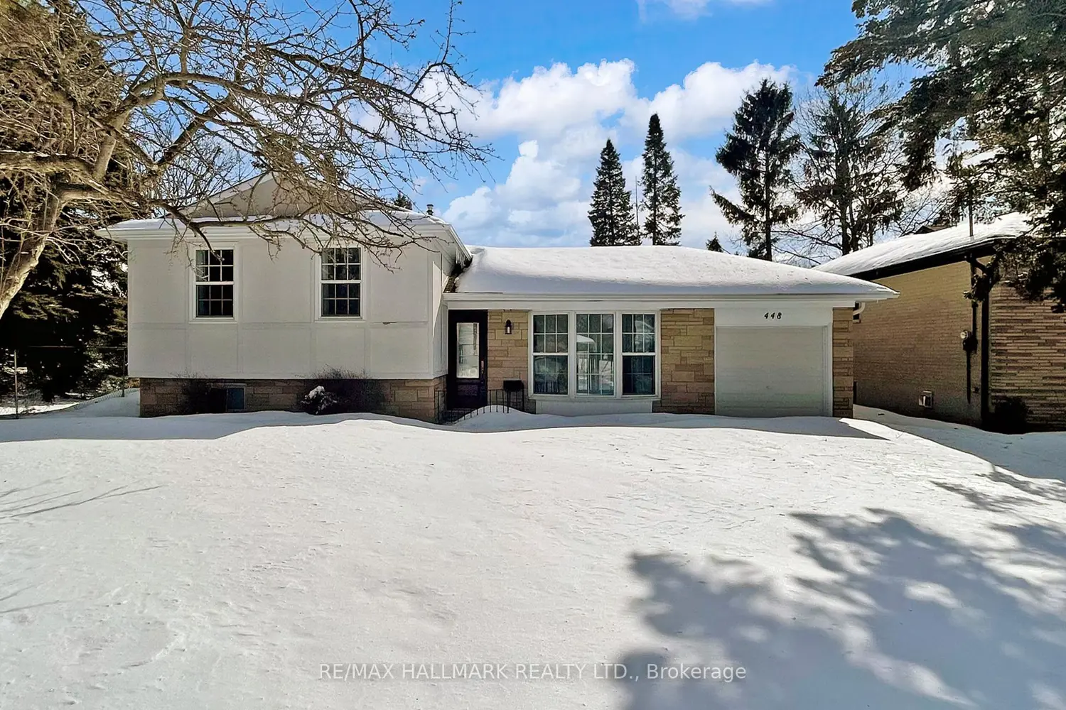 448 Loretta Crescent photo 2