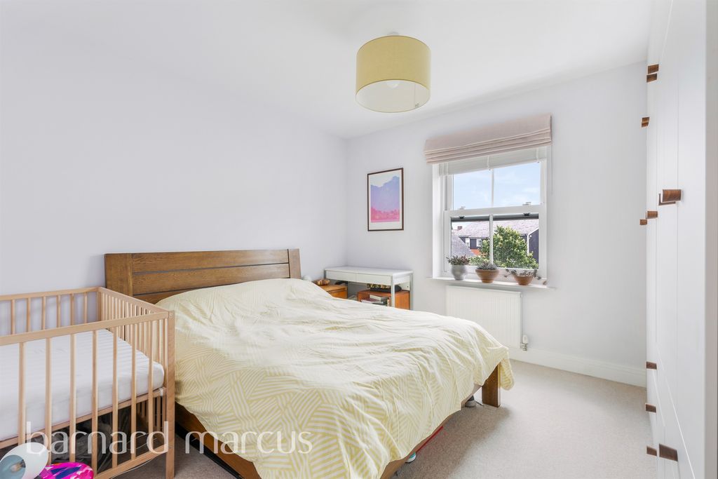 Additional image 5 of 2 bed flat for salePondside Avenue, Worcester Park KT4