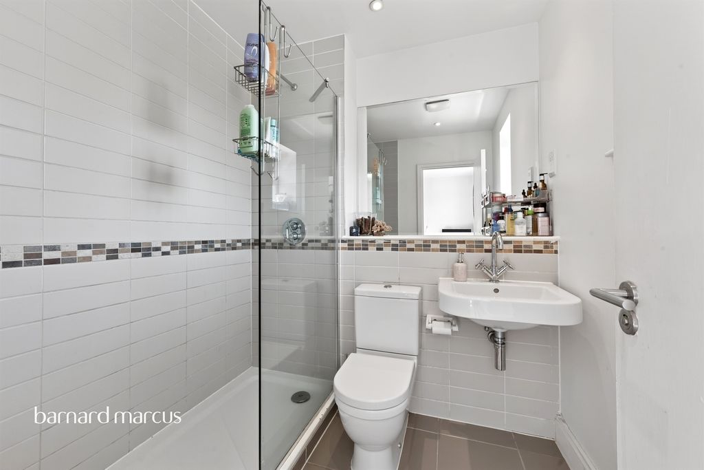 Additional image 9 of 2 bed flat for saleBeaumont Drive, Worcester Park KT4
