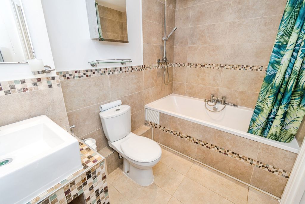 Additional image 7 of 2 bed flat for saleHill Lane, Southampton, Hampshire SO15
