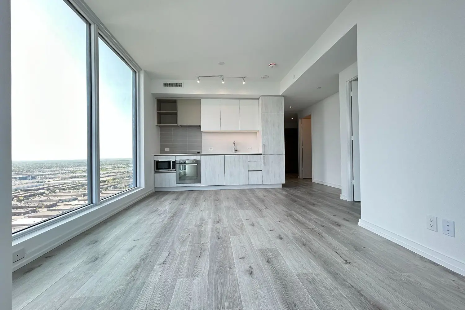 Additional image 6 of 1000 Portage Parkway 3710