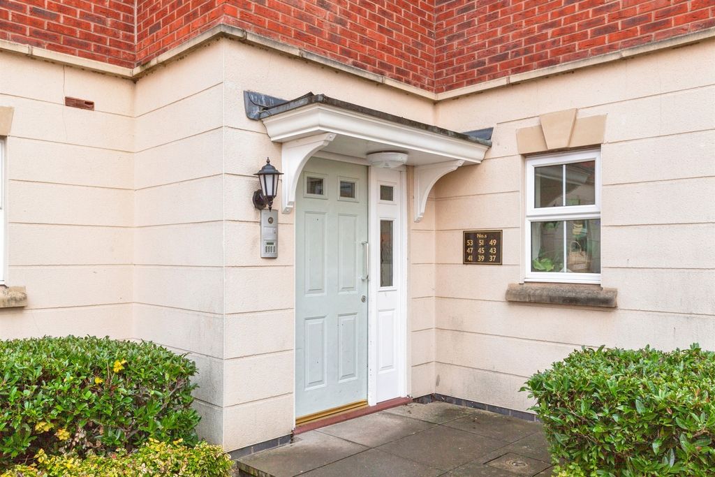Additional image 2 of 2 bed flat for saleLoughland Close, Blaby, Leicester LE8