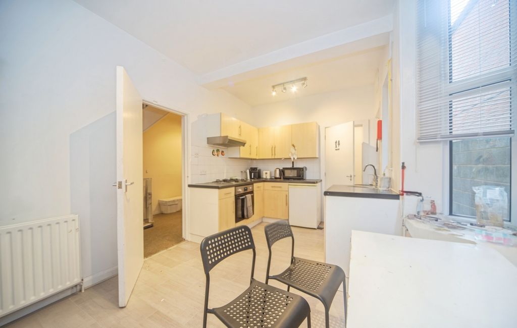 Additional image 4 of 4 bed semi-detached house for saleDevonshire Road, Southampton SO15