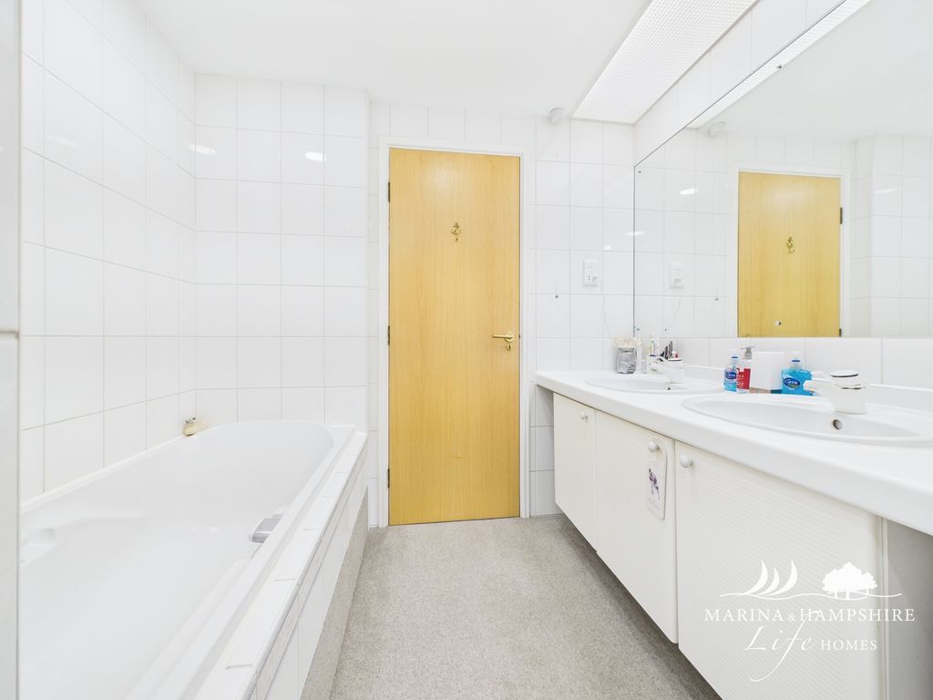 Additional image 18 of 1 bed flat for saleOyster Quay, Port Way, Port Solent PO6