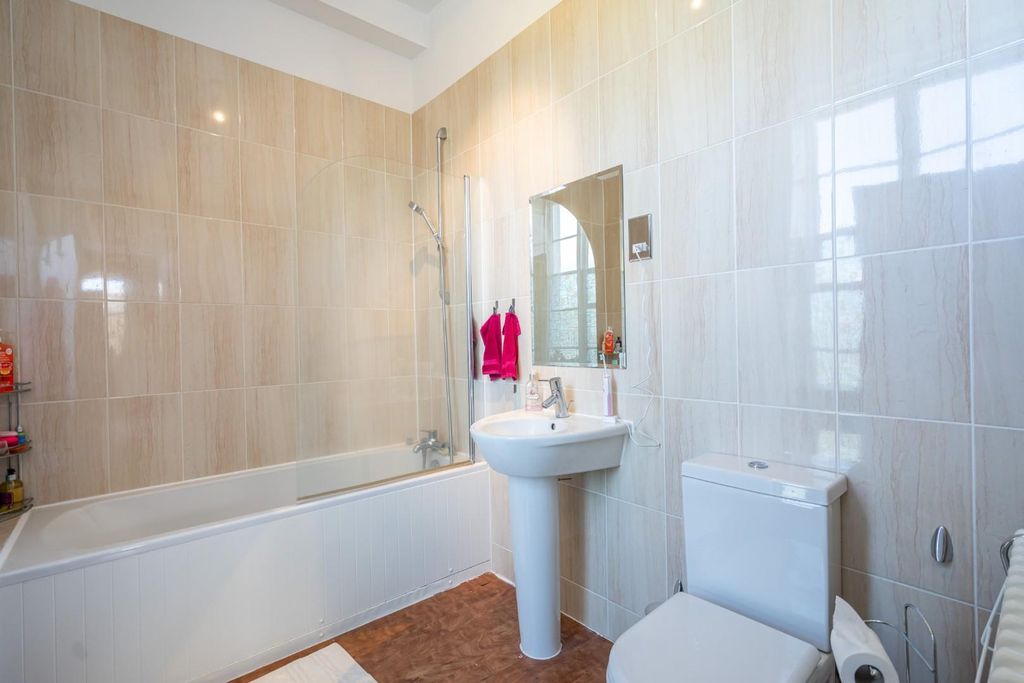 Additional image 11 of 2 bed flat for saleAmbassador Court, The Mount, York YO24