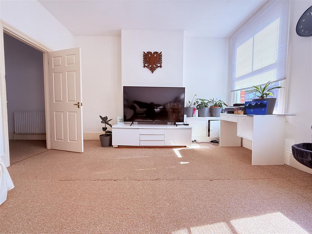 Additional image 3 of 3 bed flat for saleWoodthorpe Road, Ashford TW15