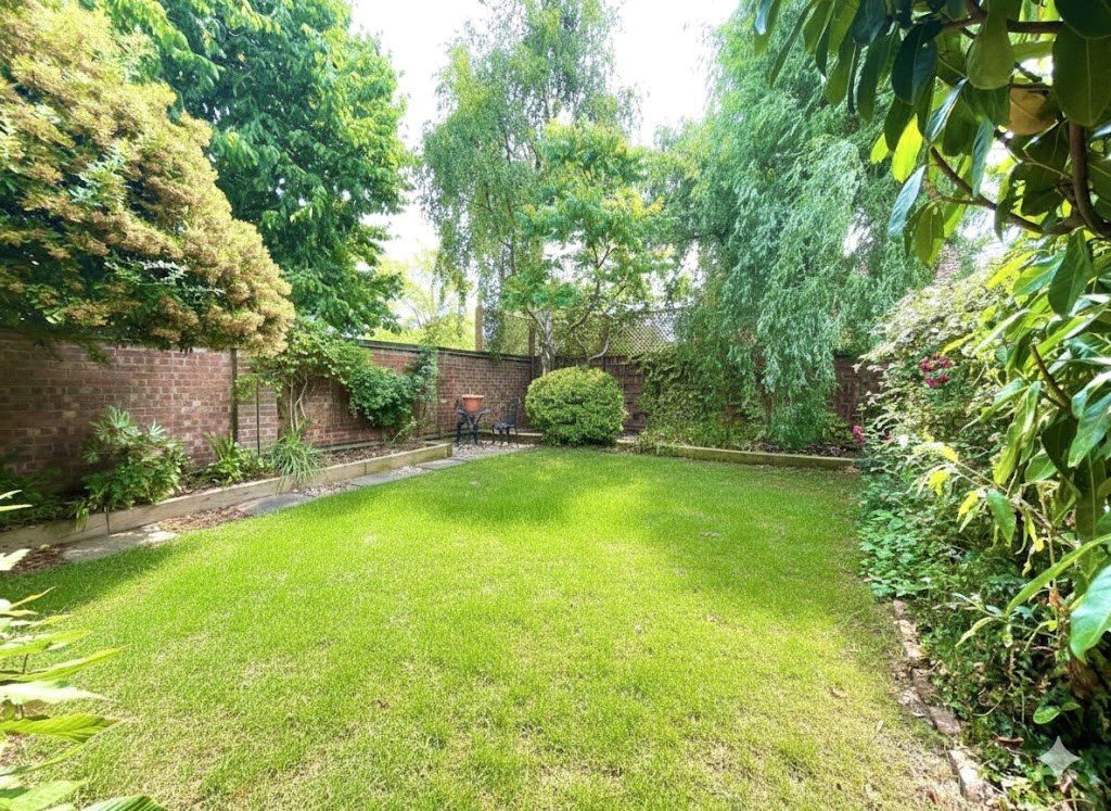 Additional image 6 of 1 bed detached house for saleTesimond Drive, Yateley, Hampshire GU46