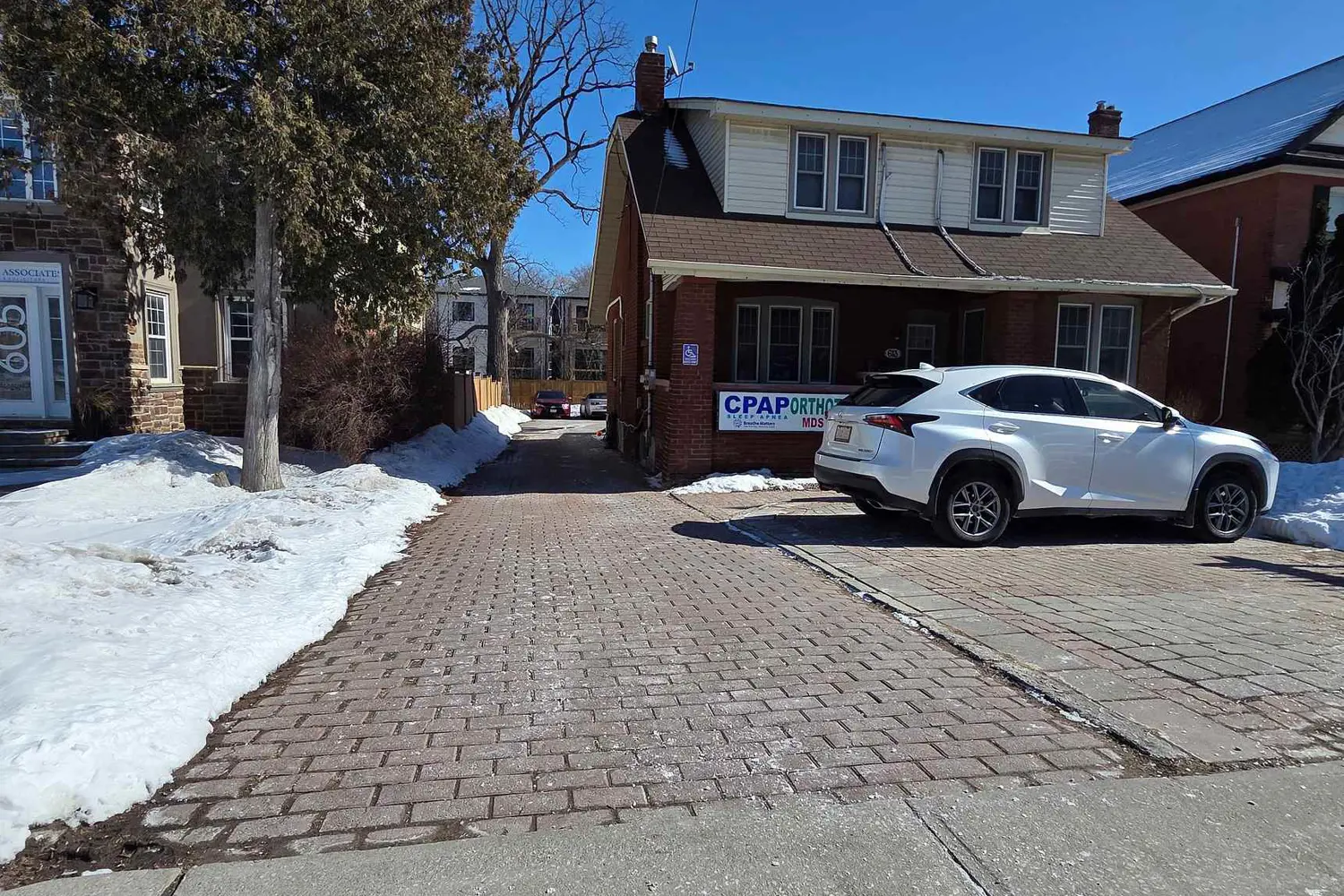 613 Brock Street photo 4