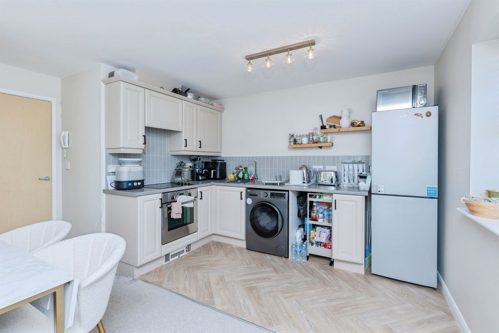 Additional image 3 of 2 bed flat for saleLoughland Close, Blaby, Leicester LE8
