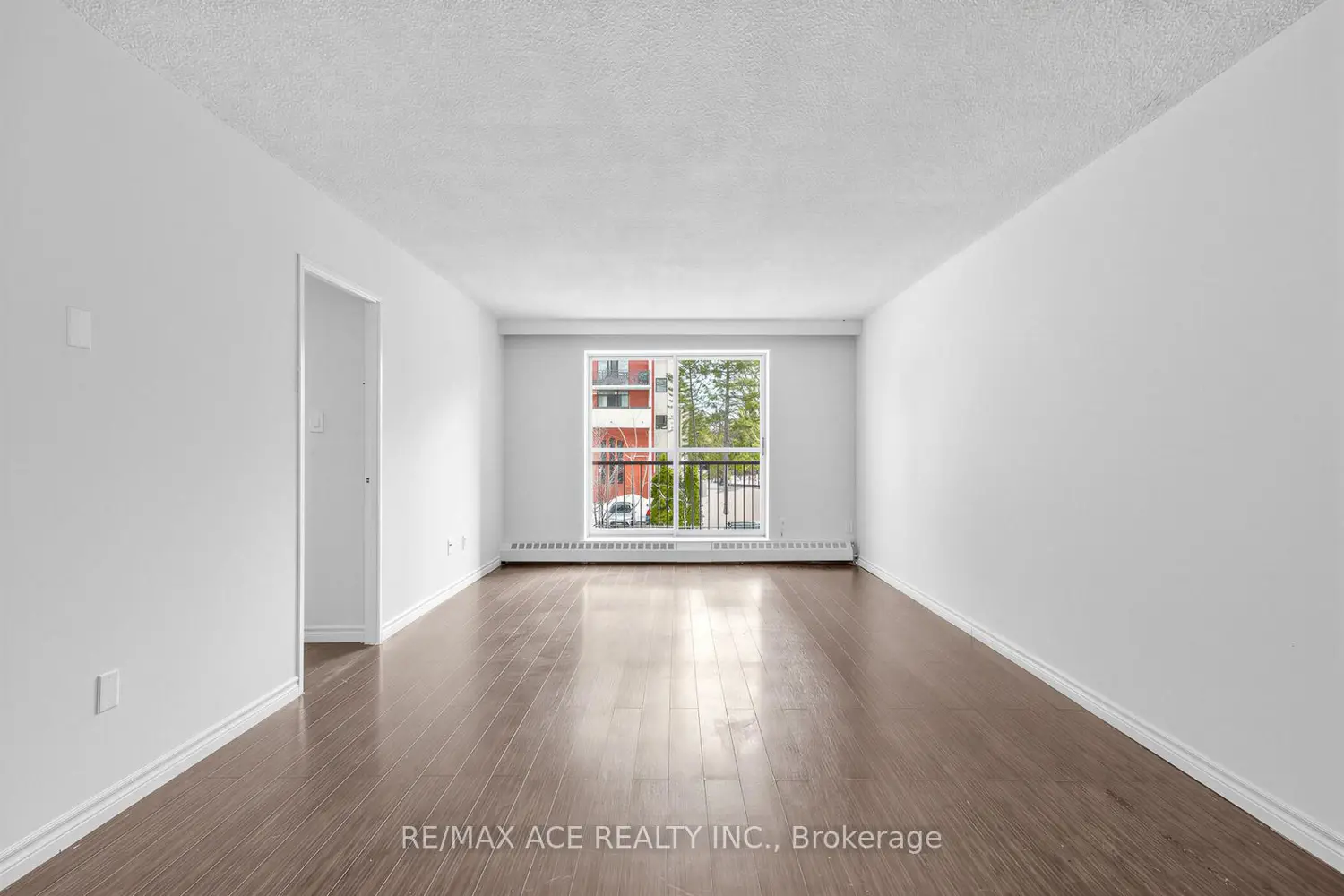 1690 Victoria Park Avenue 204