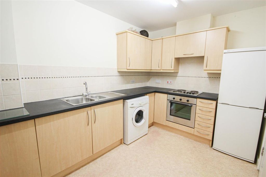 Additional image 3 of 2 bed flat for saleClaire House, 27 Park Road, Southampton SO15