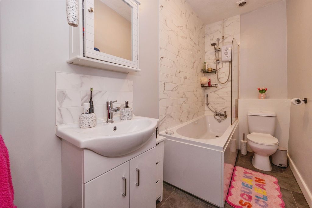 Additional image 9 of 1 bed flat for saleArundel Street, Portsmouth PO1