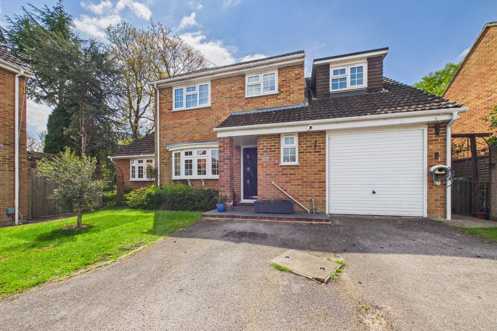 4 bed detached house for saleChristie Walk, Yateley, Hampshire GU46