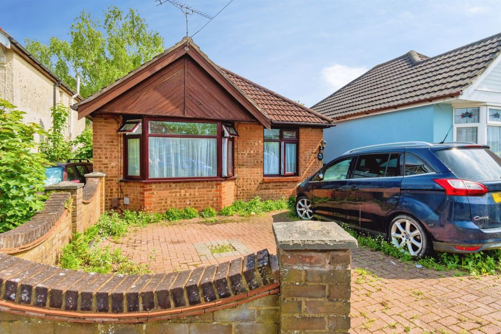 2 bed detached bungalow for saleBath Road, Southampton SO19