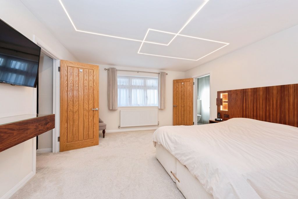 Additional image 18 of 4 bed bungalow for saleGrafton Road, Worcester Park, Surrey KT4