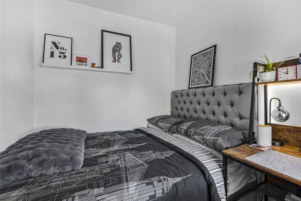 Additional image 10 of 2 bed terraced house for saleVictoria Road, Knaphill, Woking GU21