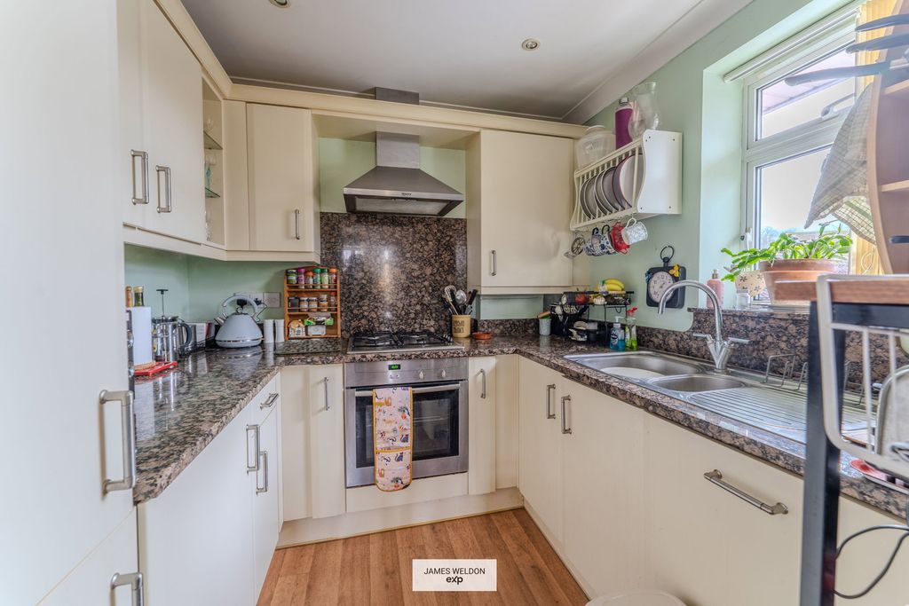 Additional image 4 of 2 bed flat for salePark Lane Court, Park Lane, Wimborne BH21