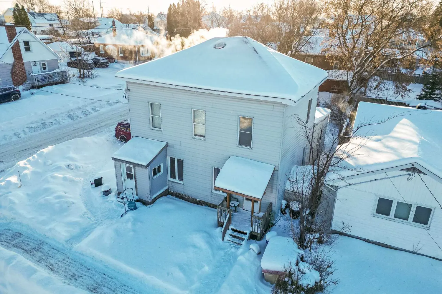 997 Hammond Street photo 4