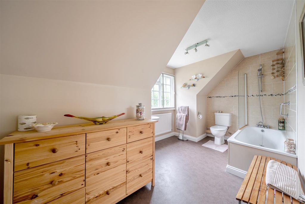 Additional image 12 of 4 bed detached house for saleCarrick Lane, Yateley, Hampshire GU46