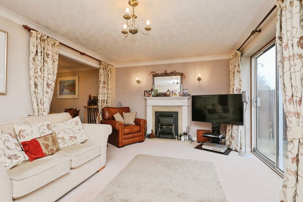Additional image 5 of 4 bed detached house for saleBarnham Broom Road, Wymondham NR18