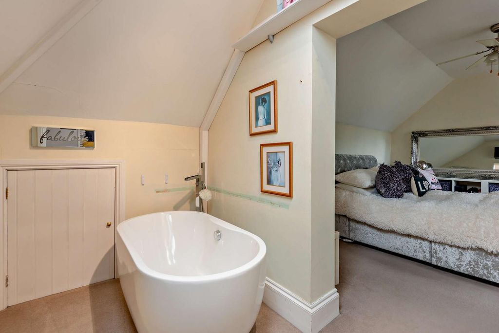 Additional image 29 of 7 bed semi-detached house for saleFordbridge Road, Ashford TW15