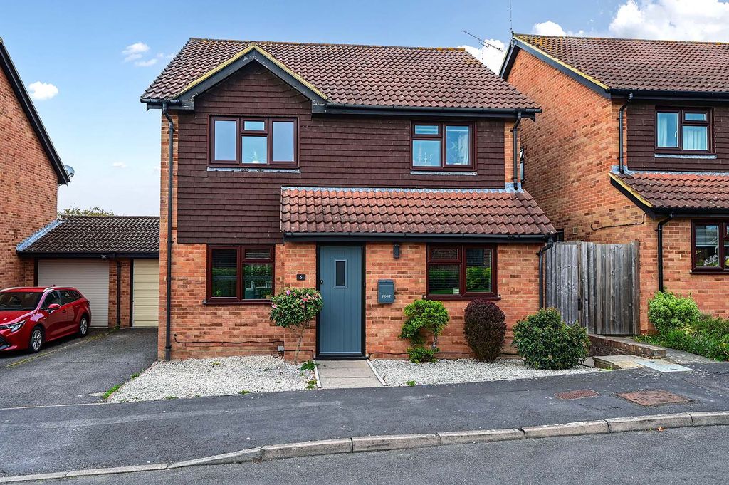 4 bed detached house for saleBorderside, Yateley GU46