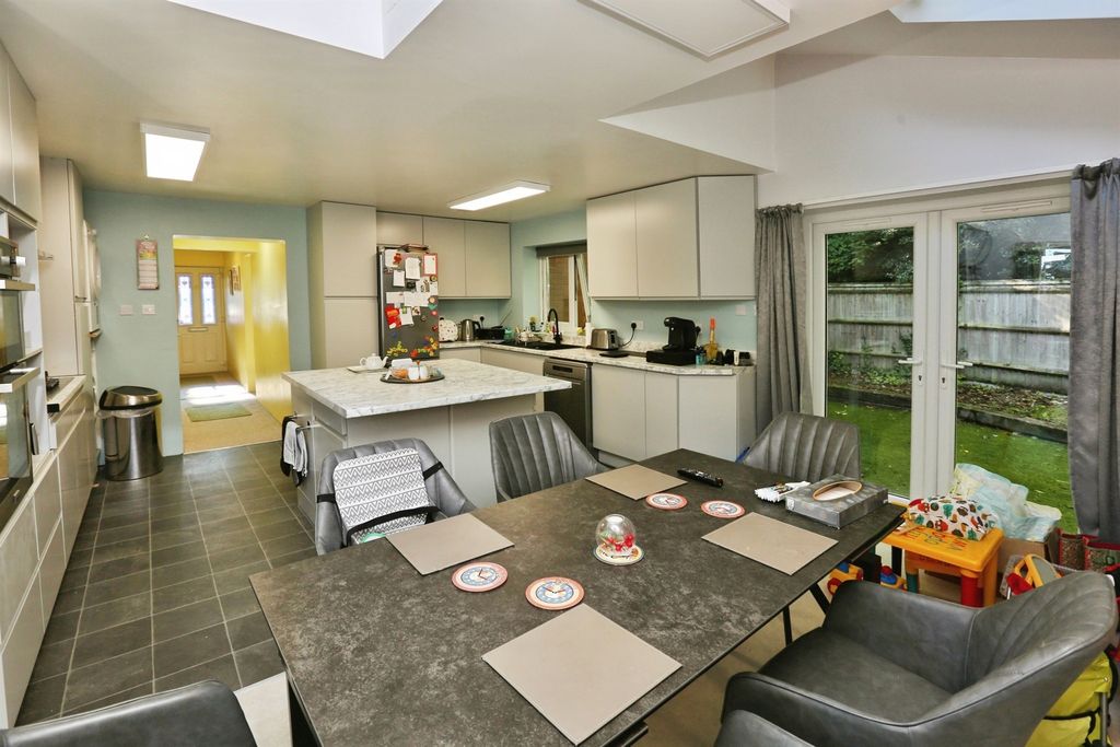 Additional image 3 of 3 bed detached house for saleClover Way, Hedge End, Southampton SO30