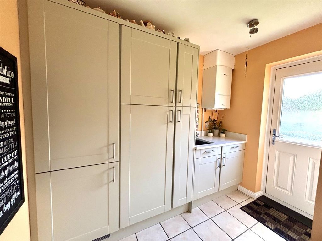 Additional image 6 of 4 bed detached house for saleHine Close, Gillingham SP8